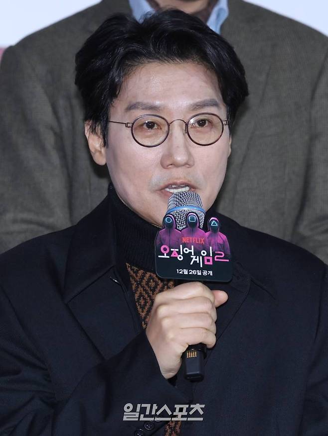 황동혁 감독이 9일 오전 서울 중구 동대문디자인플라자에서 열린 넷플릭스 오리지널 '오징어 게임' 시즌2 제작발표회에서 인사말을 하고 있다. '오징어 게임' 시즌2는 복수를 다짐하고 다시 돌아와 게임에 참가하는 ‘기훈’(이정재)과 그를 맞이하는 ‘프론트맨’(이병헌)의 치열한 대결, 그리고 다시 시작되는 진짜 게임을 담은 이야기. 26일 공개. 서병수 기자 qudtn@edaily.co.kr /2024.12.09/