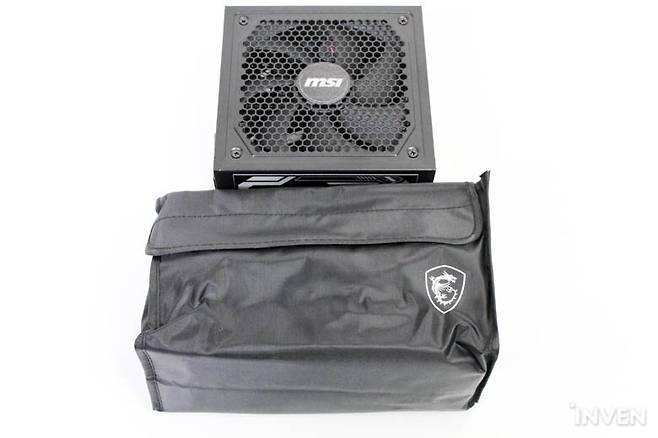 ▲ 파워서플라이 본체와 전용 파우치