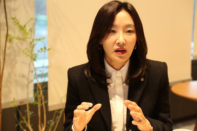 한정선 한화손해보험 라이프플러스 펨테크연구소장(부사장)이 9일 서울 여의도 한화손해보험 본사에서 본지와 인터뷰하고 있다.   /사진=한화손해보험