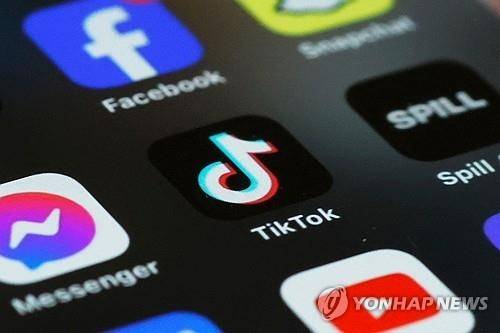 휴대폰에 설치된 소셜미디어 앱들 [사진 = 연합뉴스]