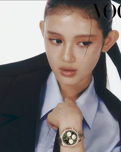 뉴진스의 다니엘 화보가 공개됐다.  사진=보그