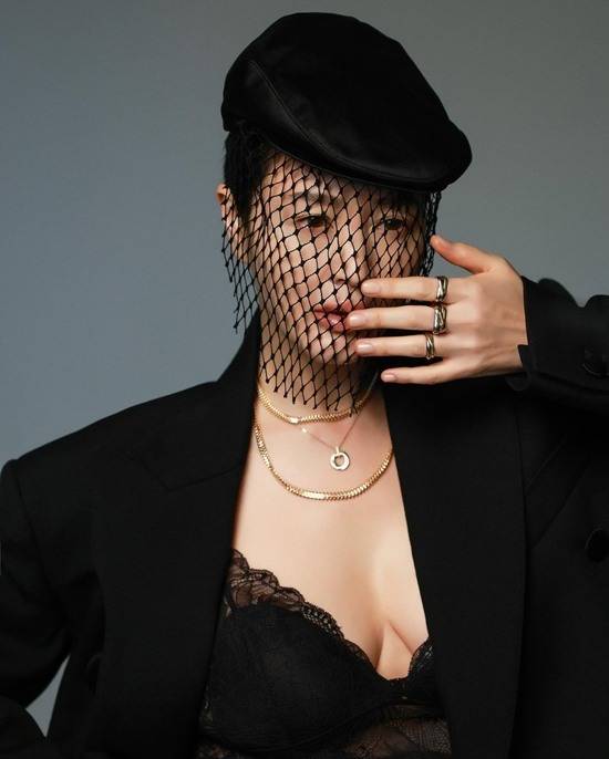 배우 김혜수가 고혹적인 매력을 뽐냈다. /사진=호두엔터테인먼트 제공