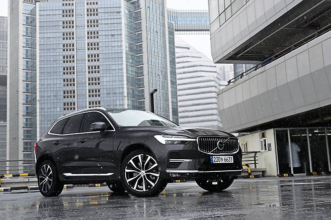 볼보 XC60 B6 AWD 울트라. 사진 김학수 기자