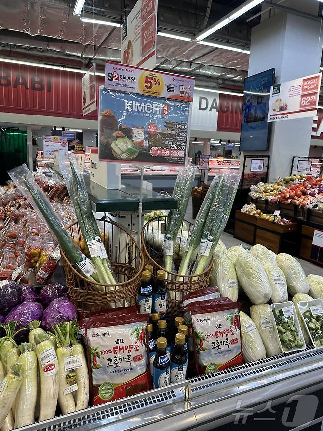 자카르타 롯데마트에서 볼 수 있었던 '김치 밀키트'. ⓒNews1 나혜윤 기자