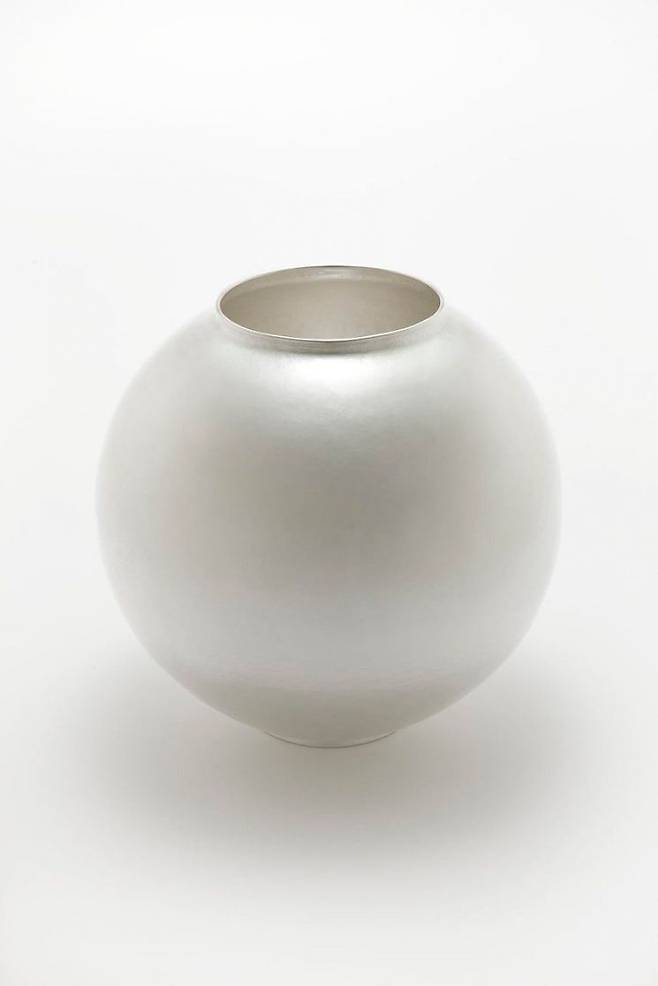 작가 서도식의 금속공예 작품 '항아리' [사진제공 = 스페이스21]