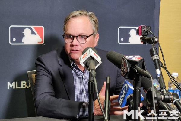 마이크 쉴트 샌디에이고 감독이 기자회견을 갖고 있다. 사진(美 댈러스)= 김재호 원