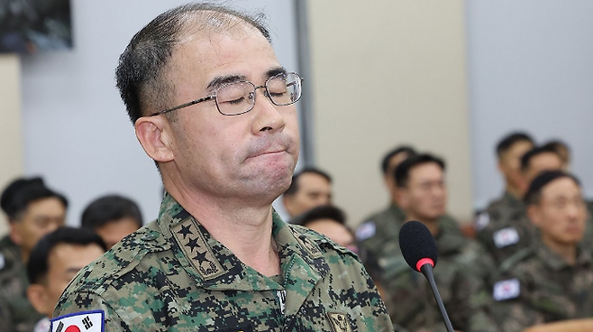 곽종근 육군 특수전사령관이 지난 10일 오후 국회 국방위원회 전체회의에서 계엄 당시 윤석열 대통령과의 통화내용을 공개하며 굳은 표정을 짓고 있다. ⓒ 연합뉴스