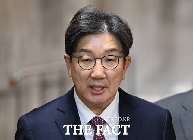 권성동 국민의힘 신임 원내대표가 12일 오후 서울 여의도 국회에서 본회의에 참석하며 윤석열 대통령 탄핵 관련 당론을 밝히고 있다. /국회=이새롬 기자