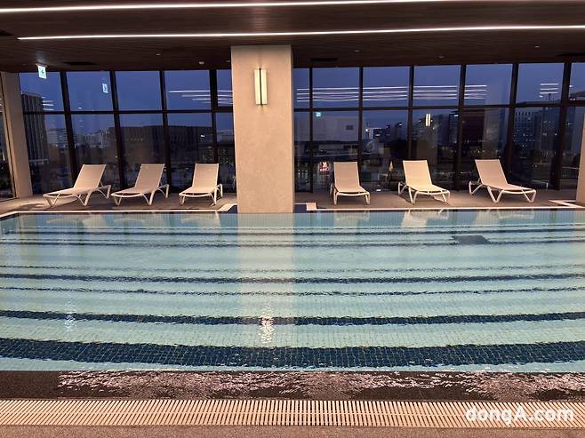 머큐어서울마곡 실내 수영장. 사진=황소영 기자