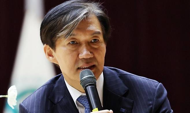 조국 조국혁신당 대표가 지난 7일 오후 전남 목포대학교 도림캠퍼스 70주년 기념관에서 열린 ‘청년을 위한 나라는 있다’ 특강에서 학생들의 질의에 답변하고 있다. 연합뉴스