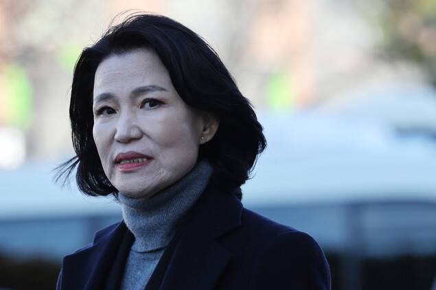 직무 정지 상태인 이진숙 방송통신위원장이 지난 3일 서울 종로구 헌법재판소에서 열린 자신의 탄핵심판 변론에 출석하고 있다. 연합뉴스