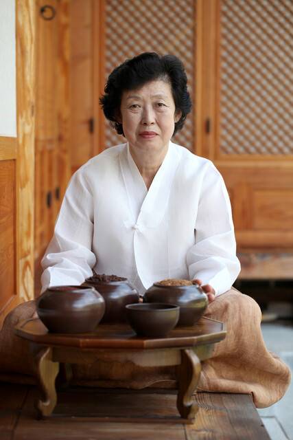 대한민국 식품명인 제35호 기순도 명인. 제사를 받드는 봉제사(奉祭祀)와 손님을 맞는 접빈객(接賓客) 여섯 글자를 통해 종가음식 28종 395품목을 보유한 장흥 고씨 양진재 종가의 10대 종부. 담양군문화재단 제공