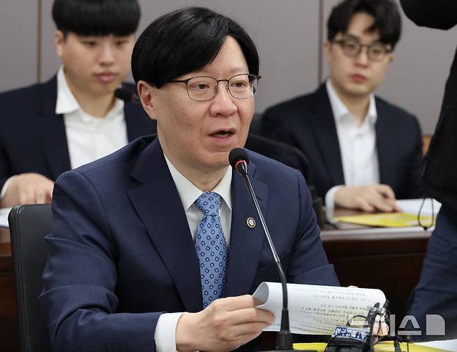 [서울=뉴시스] 김명원 기자 = 김소영 금융위원회 부위원장이 3일 서울 종로구 정부서울청사에서 열린 상호금융정책협의회에 참석해 발언하고 있다. 2024.12.03. kmx1105@newsis.com