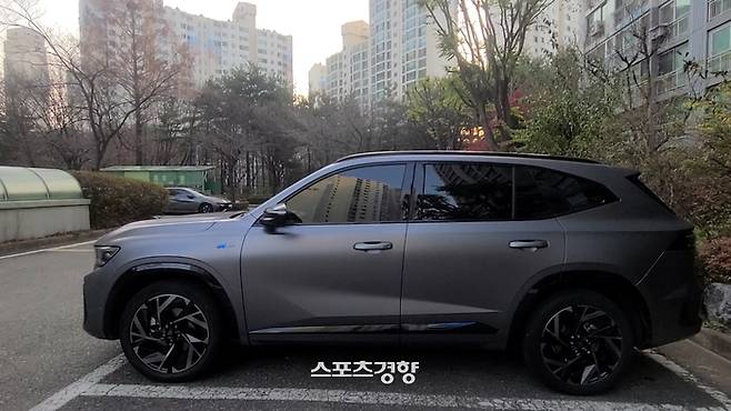 르노 ‘그랑콜레오스’ 도심 주행 ‘극강 연비’ 가능할까. 4.7m대 전장 길이를 지니고 있다.사진 | 손재철기자