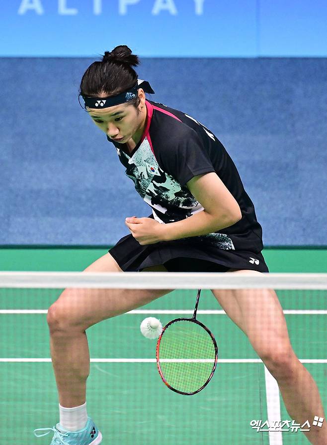 Korean women's badminton star Ahn Se-young is playing at the 2022 Hangzhou Asian Games held last year. Ahn Se-young lost to Japan's Akane Yamaguchi in the second match of the group stage of the BWF World Tour Finals held in Hangzhou, China on the 12th. Xports News DB