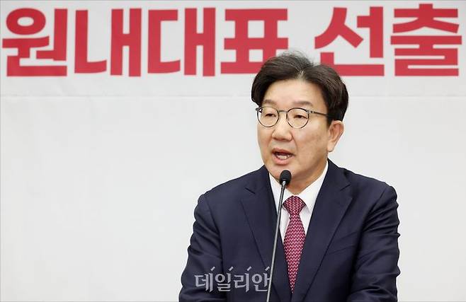 권성동 국민의힘 신임 원내대표가 12일 국회에서 열린 2024 국민의힘 원내대표 선출 의원총회에서 당선 소감을 밝히고 있다. ⓒ데일리안 홍금표 기자