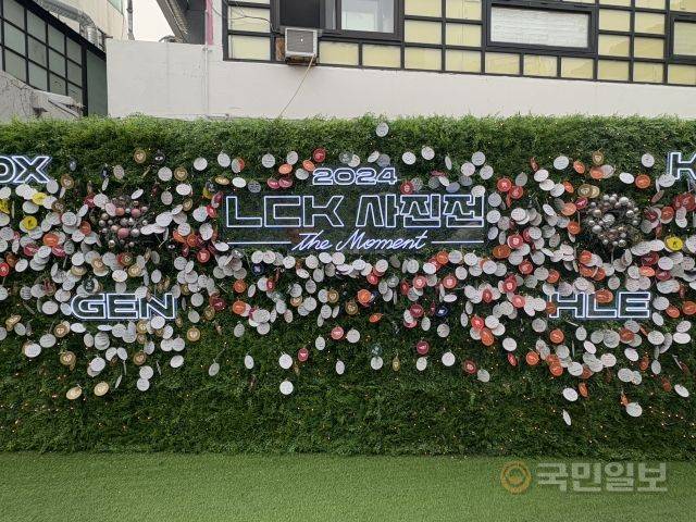LCK 팀을 향한 응원의 메시지를 담은 크리스마스 플랜트월