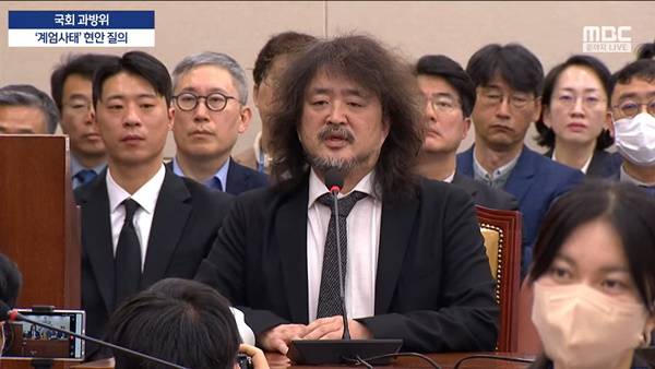 ▲김어준 방송인이 13일 국회 과방위에 참고인으로 출석한 모습.