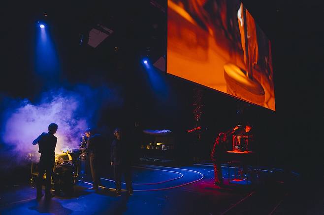 영화 ‘토토의 천국’(1991)으로 칸 영화제 황금 카메라상을 받은 세계적인 영화감독 자코 반 도마엘 자코 반 도마엘 감독과 미셸 안느 드 메이가 총체극 ‘콜드 블러드’로 한국을 찾는다. [Julien Lambert 제공]