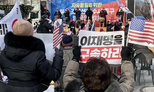 13일 오후 종로구 동화면세점 앞에서 열린 보수단체 집회 [촬영 한지은]