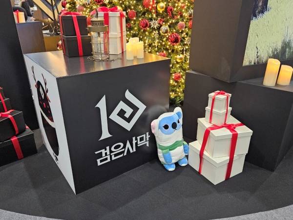 - 선물상자 사이에서 존재감 뽐내는 파푸