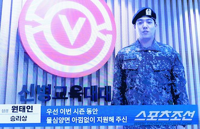 26일 롯데호텔월드에서 열린 2024 KBO 시상식, 승리상 삼성 원태인이 영상으로 수상소감을 전하고 있다. 잠실=허상욱 기자 wook@sportschosun.com/2024.11.26/