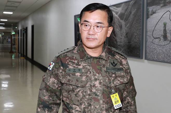 여인형 전 국군방첩사령관이 지난 7일 오전 서울 여의도 국회에서 열린 정보위원회 전체회의에 출석하고 있다. /뉴스1