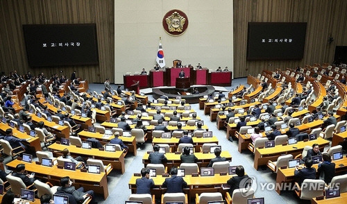 지난 13일 국회 본회의에서 윤석열 대통령에 대한 탄핵소추안이 보고되고 있다. [연합뉴스]