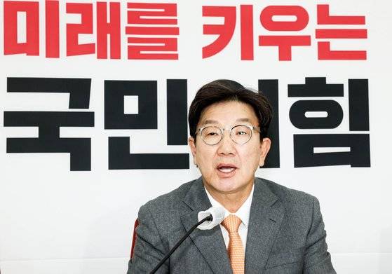 권성동 국민의힘 신임 원내대표가 13일 오후 국회에서 기자간담회를 하고 있다. 전민규 기자 / 20241213