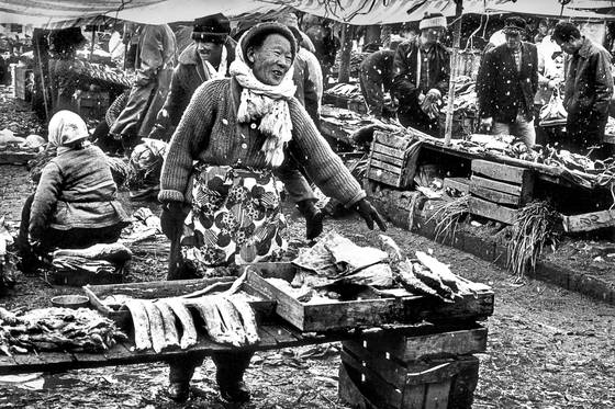 생선장수, 전북 고창, 1975년 ⓒ 김녕만