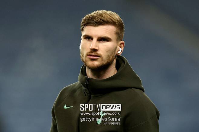 ▲ 베르너는 왼쪽 측면에서 어설픈 돌파를 시도하다 막혀 역습을 허용하는 등 부진을 거듭했다. 전반이 끝나자 포스테코글루 감독은 베르너를 뺐다.