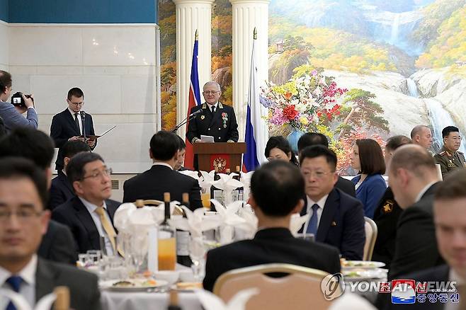 북주재 러대사관,'군사동맹 복원'조약 비준 축하 연회 (평양 조선중앙통신=연합뉴스) 북한 조선중앙통신은 북한과 러시아 사이 포괄적 전략적동반자관계 조약 비준에 즈음하여 북한 주재 러시아대사관이 10일 연회를 개최했다고 11일 보도했다. 연회에는 북한주재 러시아대사관 알렉산드르 마체고라 대사와 최선희 외무상, 최룡해 최고인민회의 상임위 의장, 김여정 노동당 부부장등이 참가했다. 2024.12.11     [국내에서만 사용가능. 재배포 금지. For Use Only in the Republic of Korea. No Redistribution] nkphoto@yna.co.kr