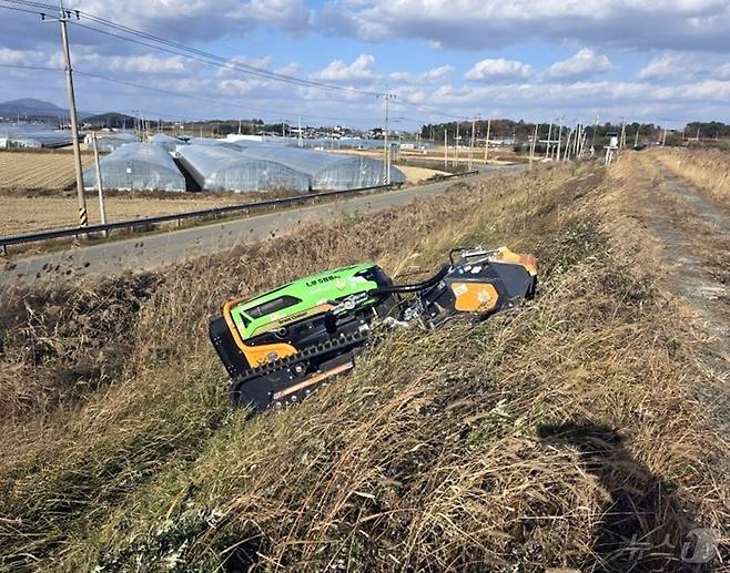 무인형 경사면 광역제초기 ⓒ News1