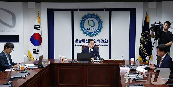 류희림 방송통신심의위원장이 28일 오전 서울 양천구 방송회관에서 제22차 방심위 전체회의를 주재하고 있다. 2024.8.28/뉴스1 ⓒ News1 박정호 기자