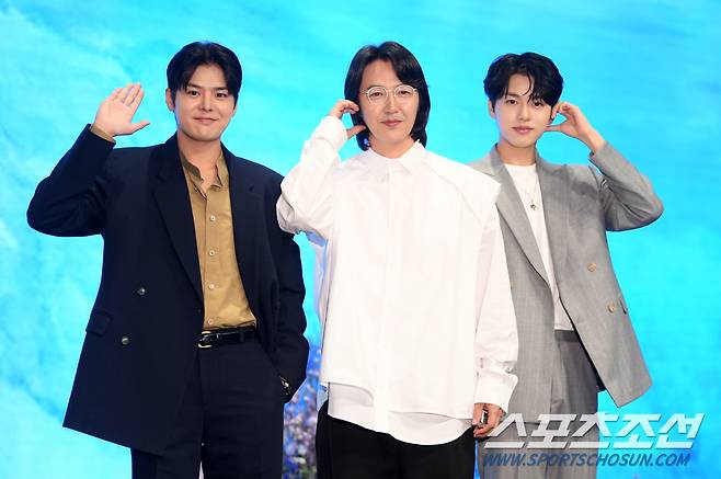 지니TV '나미브' 제작발표회가 16일 서울 구로구 신도림 디큐브시티에서 열렸다. 려운, 윤상현, 이진우가 포토타임을 갖고 있다. 신도림=박재만 기자pjm@sportschosun.com/2024.12.16/