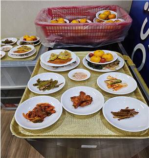 충북도가 시범 운영한 장례식장 다회용기 사용 모습. 충북도 제공