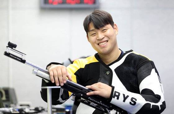 축구 선수 시절 교통사고를 당한 뒤 장애인사격선수로 변신한 유연수. 사진 대한장애인체육회