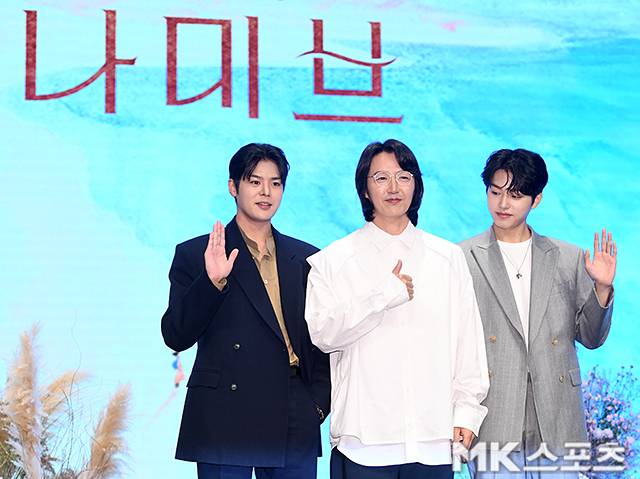 16일 오후 서울 신도림 디큐브시티 더 세인트 그랜드볼룸에서 지니 TV 오리지널 드라마 ‘나미브’ 제작발표회가 진행됐다. 이날 제작보고회에는 강민구 감독을 비롯해 려운, 윤상현, 이진우가 참석했으며, 주연 배우 고현정은 갑작스러운 건강 악화로 불참했다. / 사진 = 천정환 기자