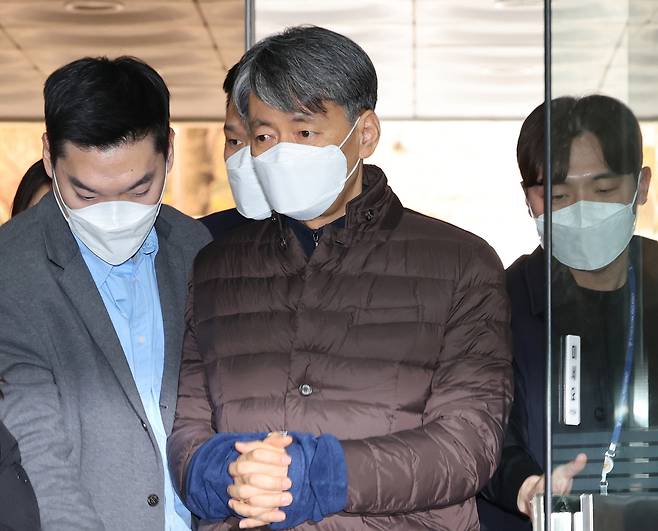 12·3 비상계엄 사태 관련 내란 혐의를 받는 조지호 경찰청장이 지난 13일 오후 서울중앙지법에서 열린 구속 전 피의자 심문(영장실질심사)을 받기 위해 출석하고 있다. [연합]
