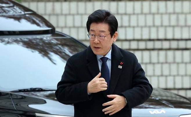 이재명 더불어민주당 대표가 17일 오전 서울 서초구 서울중앙지방법원에서 열린 '대장동 배임 및 성남FC 뇌물 의혹' 관련 60차 공판에 출석하고 있다.ⓒ뉴시스