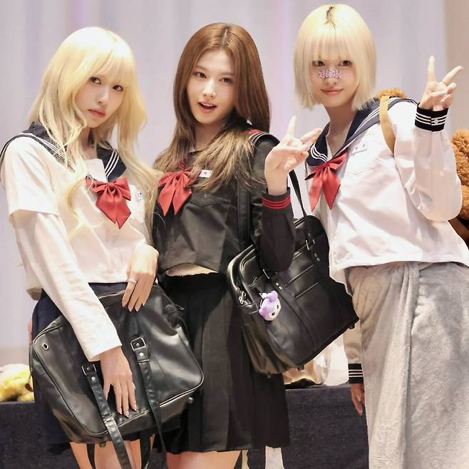 470312696_581451864826566_3839123173766408941_n.webp.ren.jpg 일본 교복 입은 사나,모모,미나.JPEG