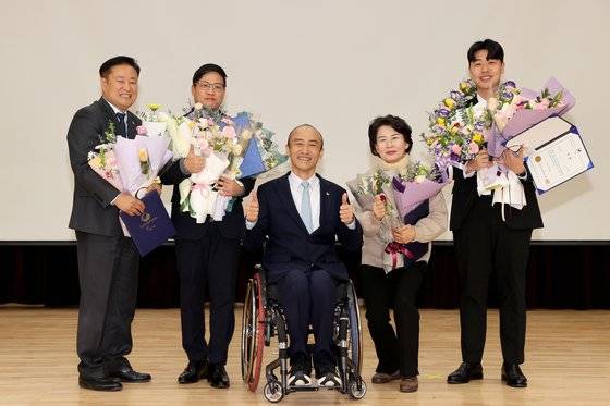 우수·모범직원 수상자들. 사진 대한장애인체육회