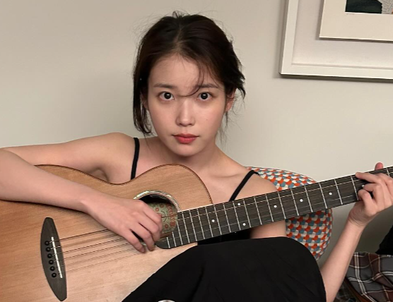 [사진출처 = 아이유 인스타그램]