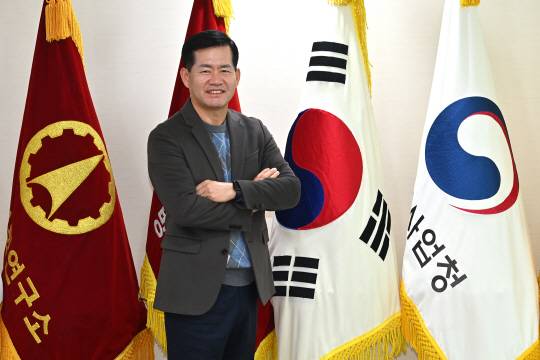 석종건 방위사업청장이 지난달 22일 경기 과천시 방사청 집무실에서 문화일보와 인터뷰하고 있다.백동현 기자