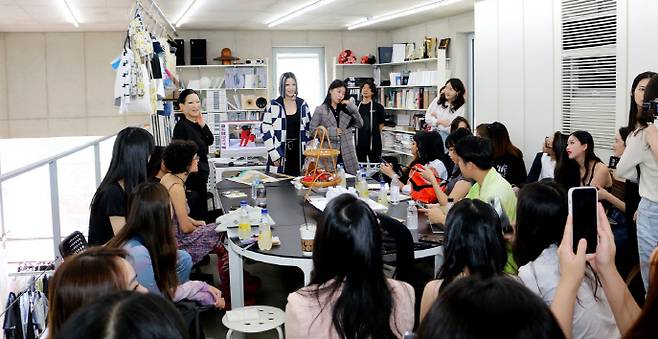 파츠파츠는 세계에서 찾아오는 디자인 스튜디오로 발돋움했다.[사진｜파츠파츠 제공]