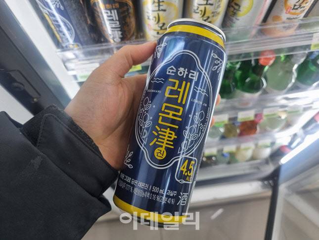 세븐일레븐 가격 조정에 포함된 순하리 레몬진 제품의 모습 (사진=이데일리)