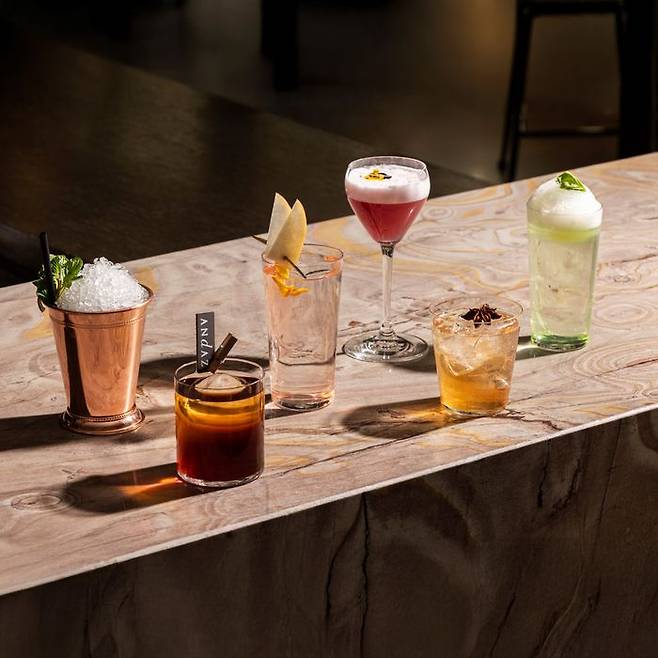 디미트리 피터슨 바 매니저의 시그니처 칵테일. ⓒ 안다즈 서울 강남