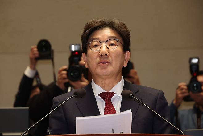 권성동 국민의힘 대표 권한대행 겸 원내대표가 18일 서울 여의도 국회에서 열린 비상의원총회에서 발언하고 있다. 연합뉴스