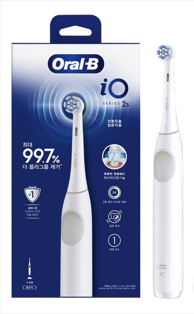 전동 칫솔 입문자들도 손쉽게 사용할 수 있는 ‘오랄비 iO2’ 전동칫솔. 오랄비 제공
