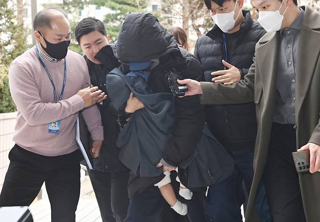 유흥업소 여실장과 함께 배우 고 이선균을 협박해 금품을 뜯은 영화배우 출신 여성. 사진 | 연합뉴스